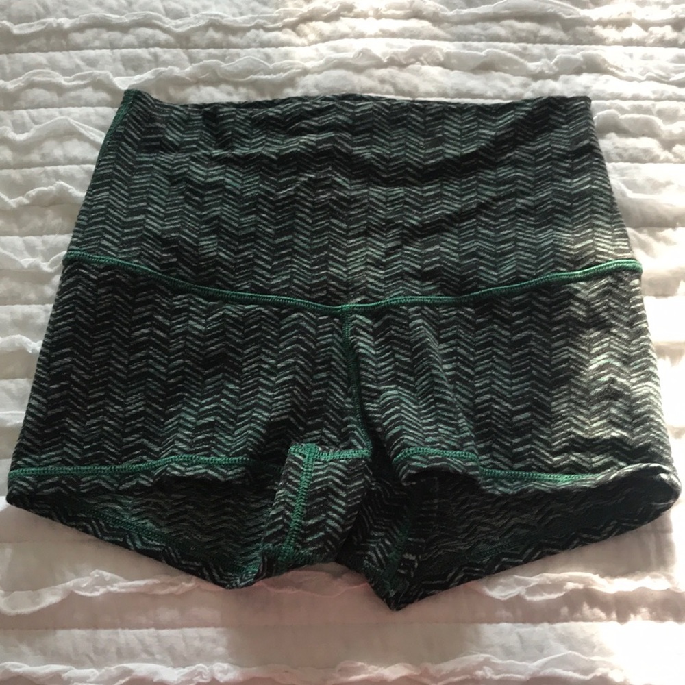 Lululemon green boogie shorts size 6